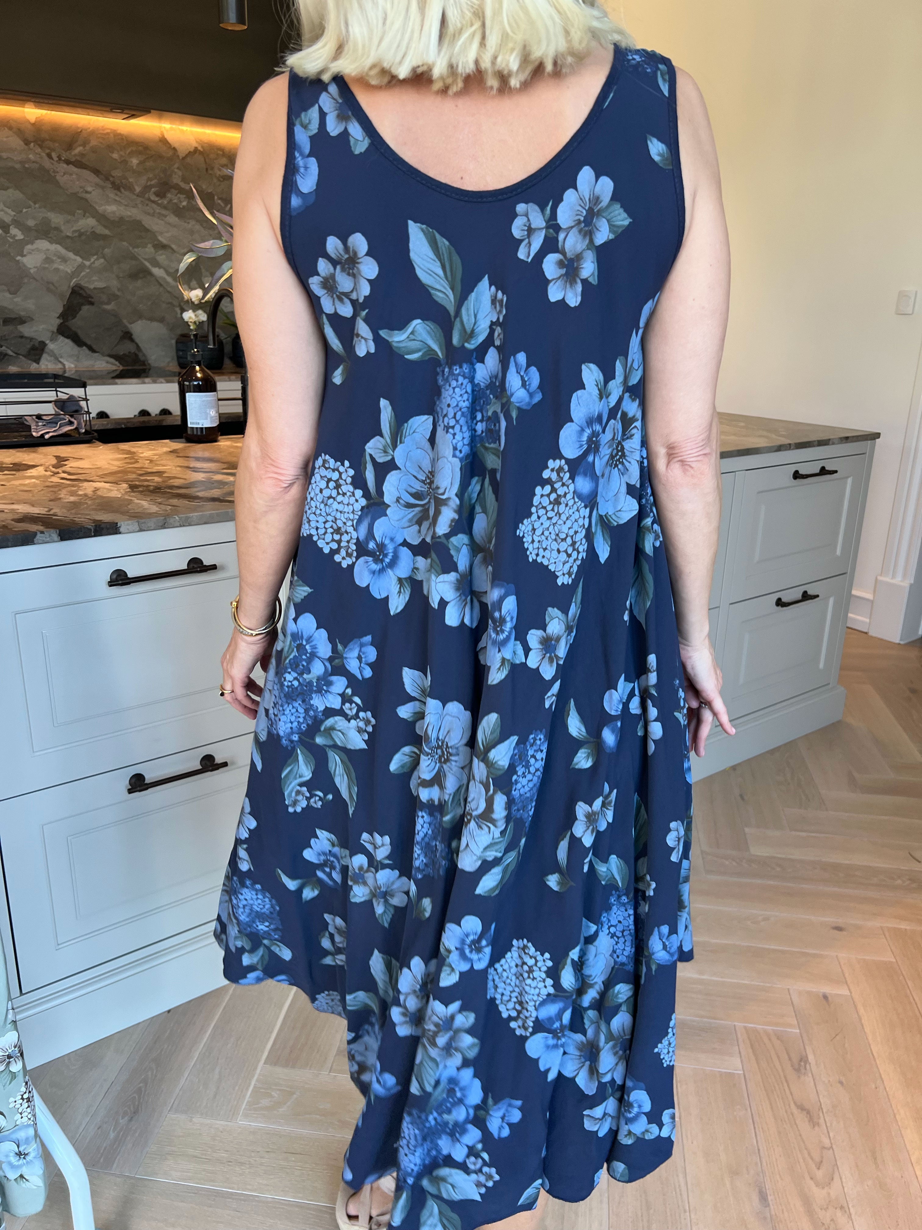Saline - Sød sommerkjole i viskose med blomsterprint